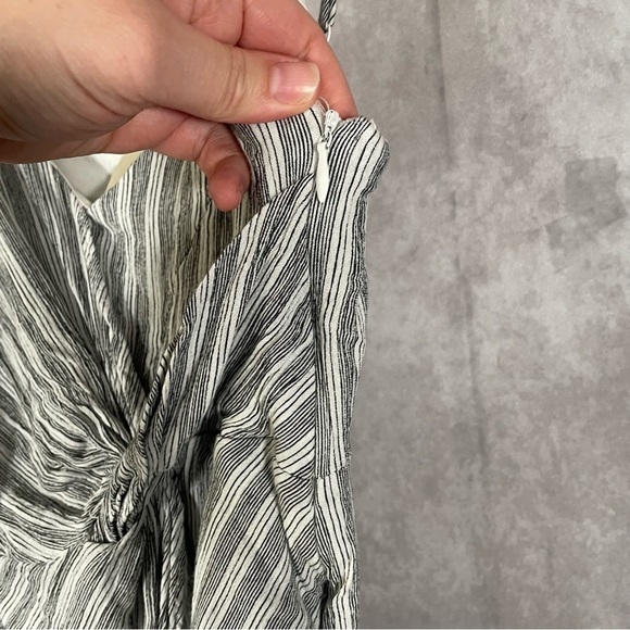 BNDI | Gray & White Spaghetti Strap Tank Top | Size Small - Picture 3 of 11